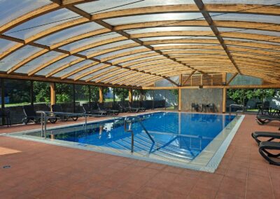 Galería fotos 12 Piscina climatizada con cubierta de madera en el Hotel Rural Casablanca, Tenerife.