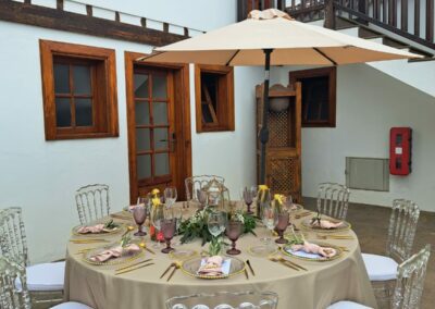 Galería fotos 28 Mesa decorada para boda al aire libre en el Hotel Rural Casablanca, Tenerife.